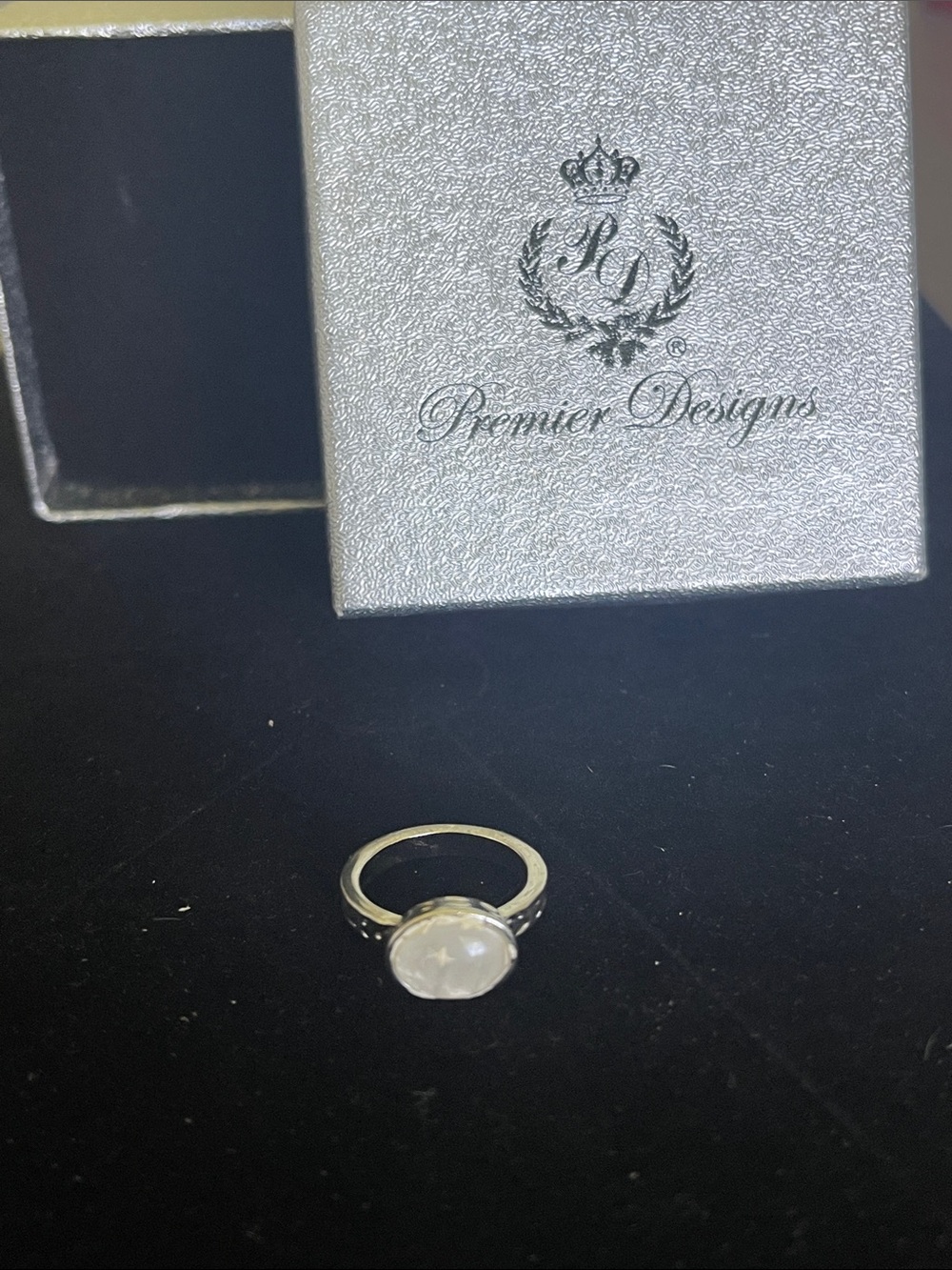 Premier Designs Mother of Pearl Silver Ring size 6 #162808